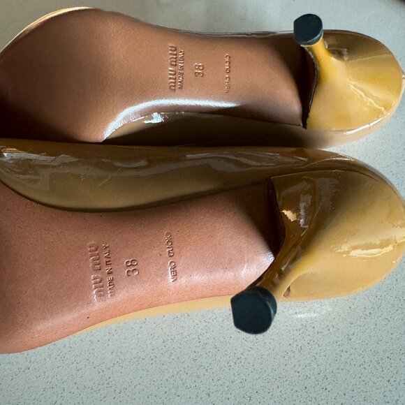 MIU MIU Brown Patent Leather Peep Toe Heel with Bow - Picture 3 of 4